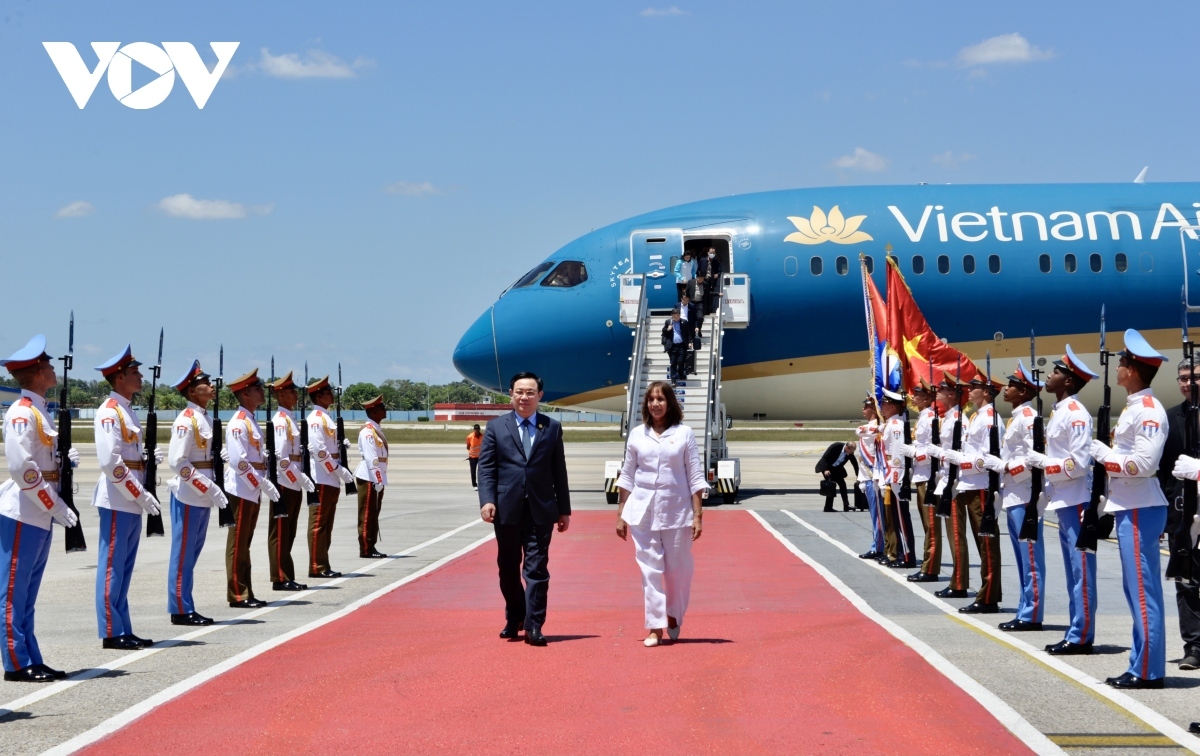 Top Vietnamese legislator arrives in Havana for Cuba visit